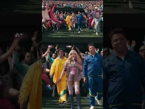 Madonna 🤝 Ronaldo 🤝 Ronaldinho. A star-studded entrance for the Topps Halftime Show! 🤩🎤
